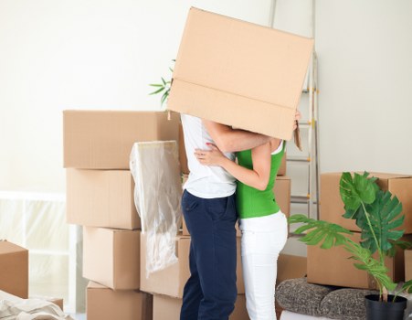 Manandvan Balham's team efficiently handling packing services